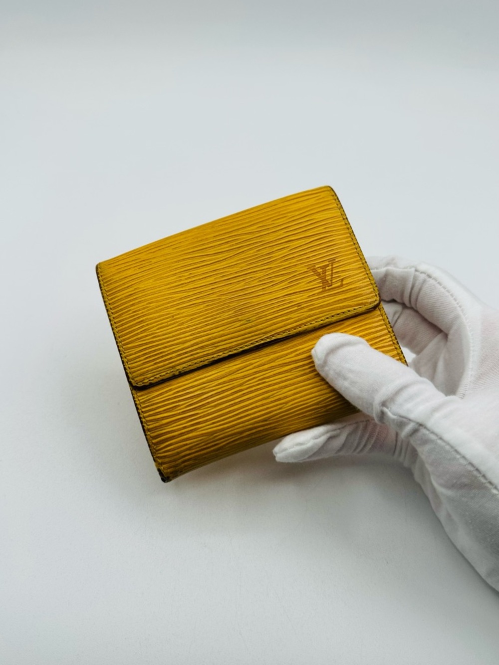 Louis Vuitton Epi Wallet - Picture 2 of 10